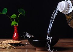 純糧散裝白酒與瓶裝酒有啥區(qū)別？賣(mài)散酒能賺錢(qián)嗎？