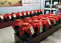 醉開心散酒坊｜純糧釀造零添加，現(xiàn)打現(xiàn)賣新鮮直達(dá)的微醺體驗(yàn)