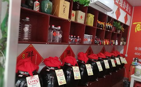 散酒店酒壇擺得巧,客戶跑不了 散酒店酒壇擺得巧,客戶跑不了