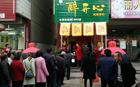 散酒店酒壇擺得巧,客戶跑不了 散酒店酒壇擺得巧,客戶跑不了